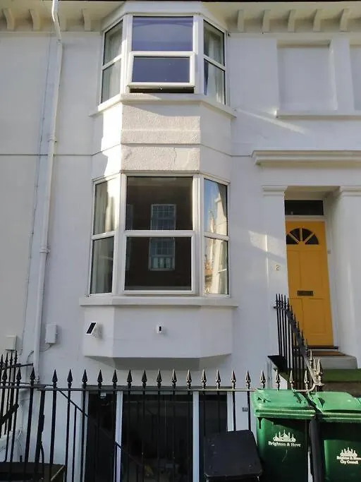 Spacious 2 Bed Maisonette Near Town, That Sleeps 6 Brighton Apartment