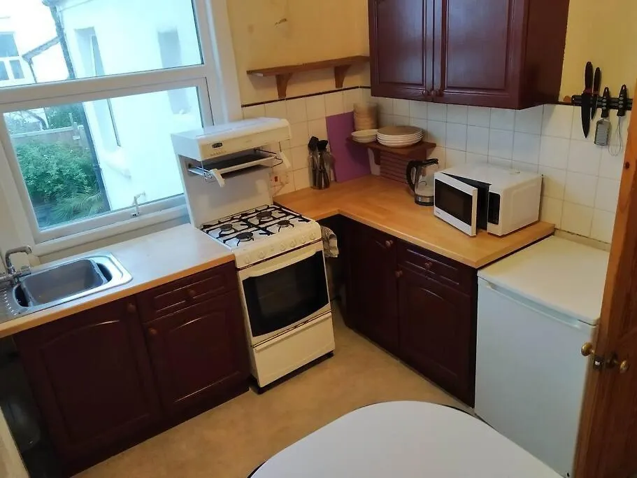Spacious 2 Bed Maisonette Near Town, That Sleeps 6 Brighton